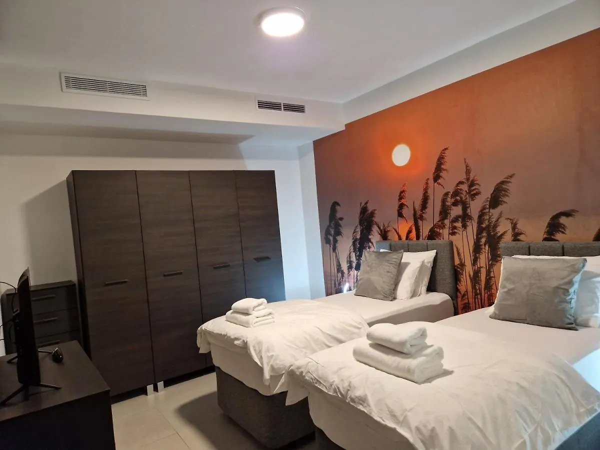 Korzo Suites St. Julian'S 0*,